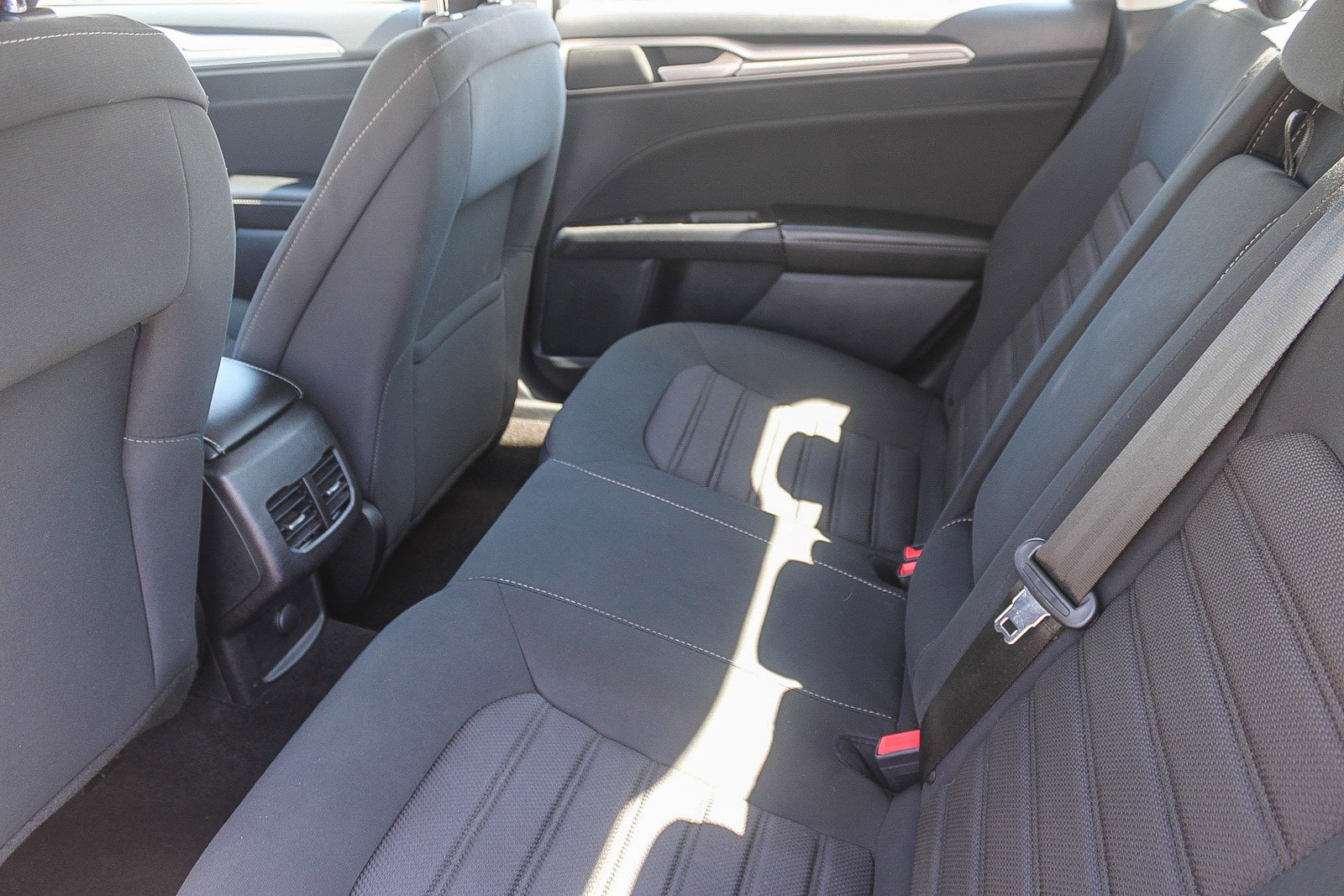 Used 2020 Ford Fusion SE image 19