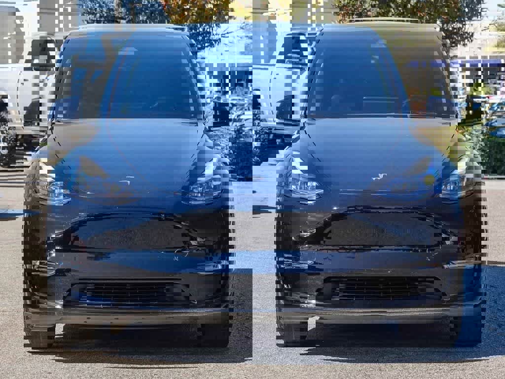 Used 2023 Tesla Model Y Performance image 2