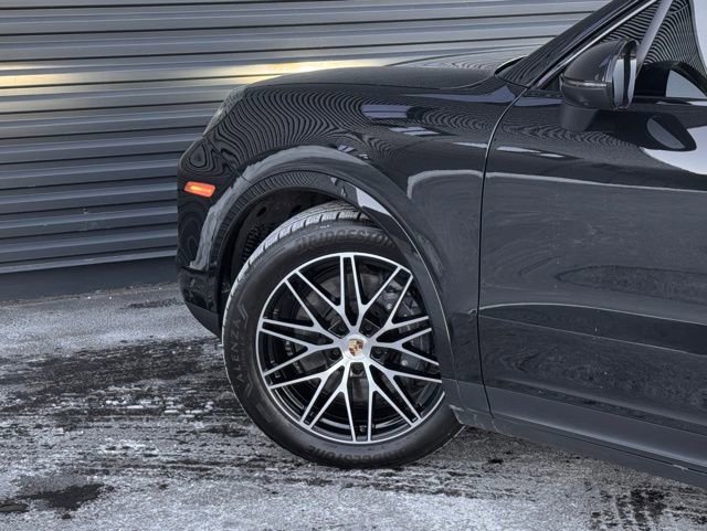 Certified 2025 Porsche Cayenne image 12
