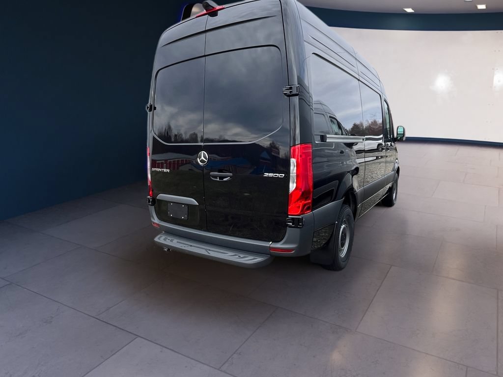 Used 2025 Mercedes-Benz Sprinter 2500 image 4