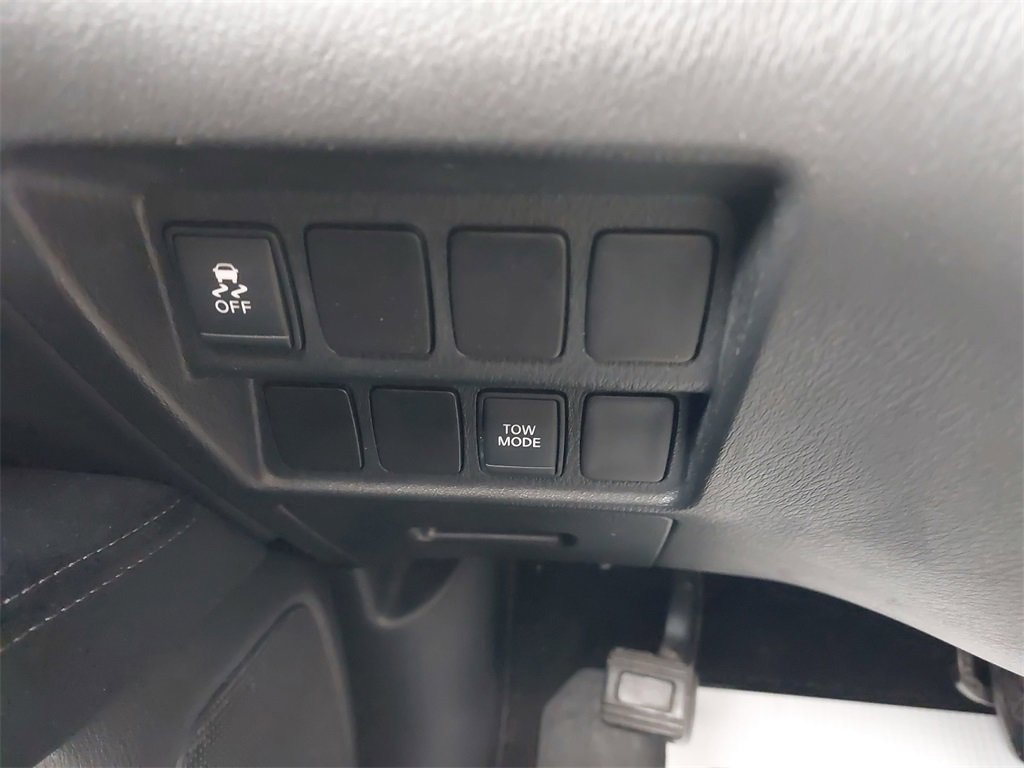 Used 2016 Nissan Pathfinder SV image 42