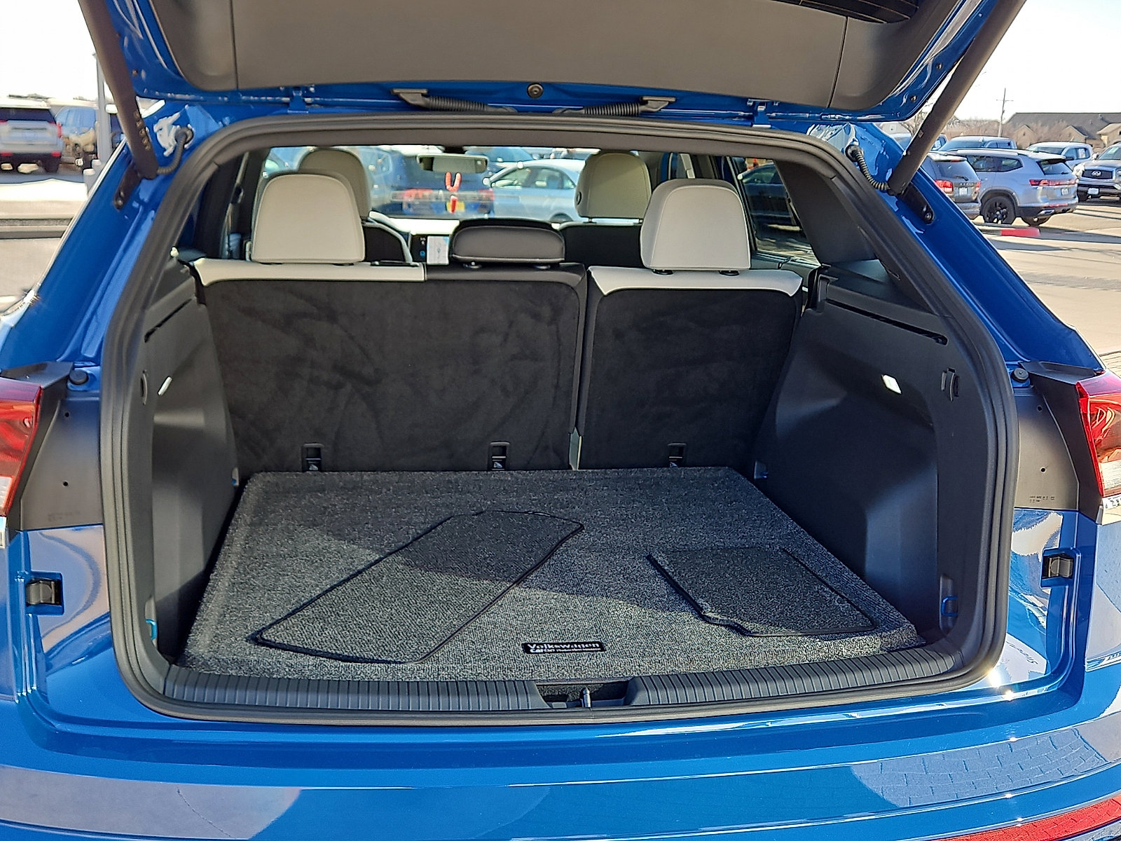 Used 2025 Volkswagen Atlas Cross Sport SEL Premium R-Line image 6