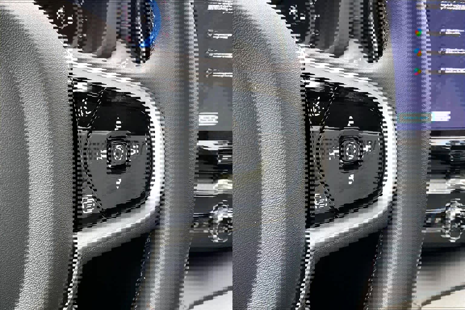 Used 2025 Volvo XC60 B5 Ultra w/ Protection Package Premier image 22