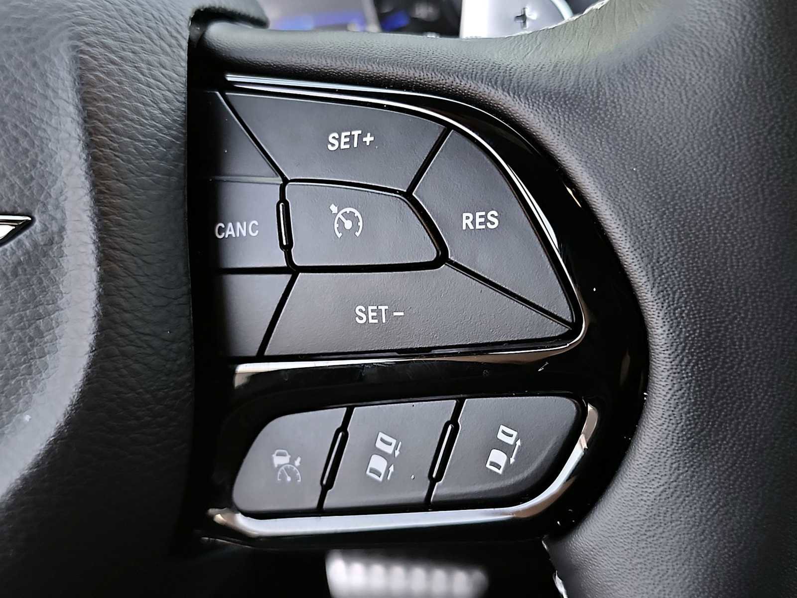 Used 2023 Chrysler 300 C RWD image 29