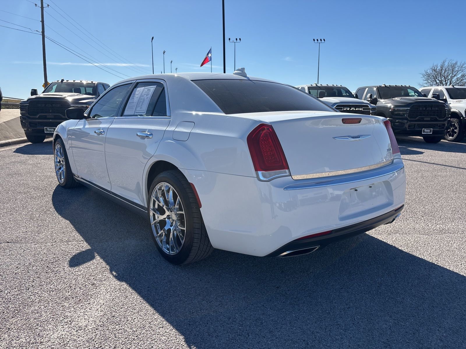 Used 2019 Chrysler 300 Limited image 3
