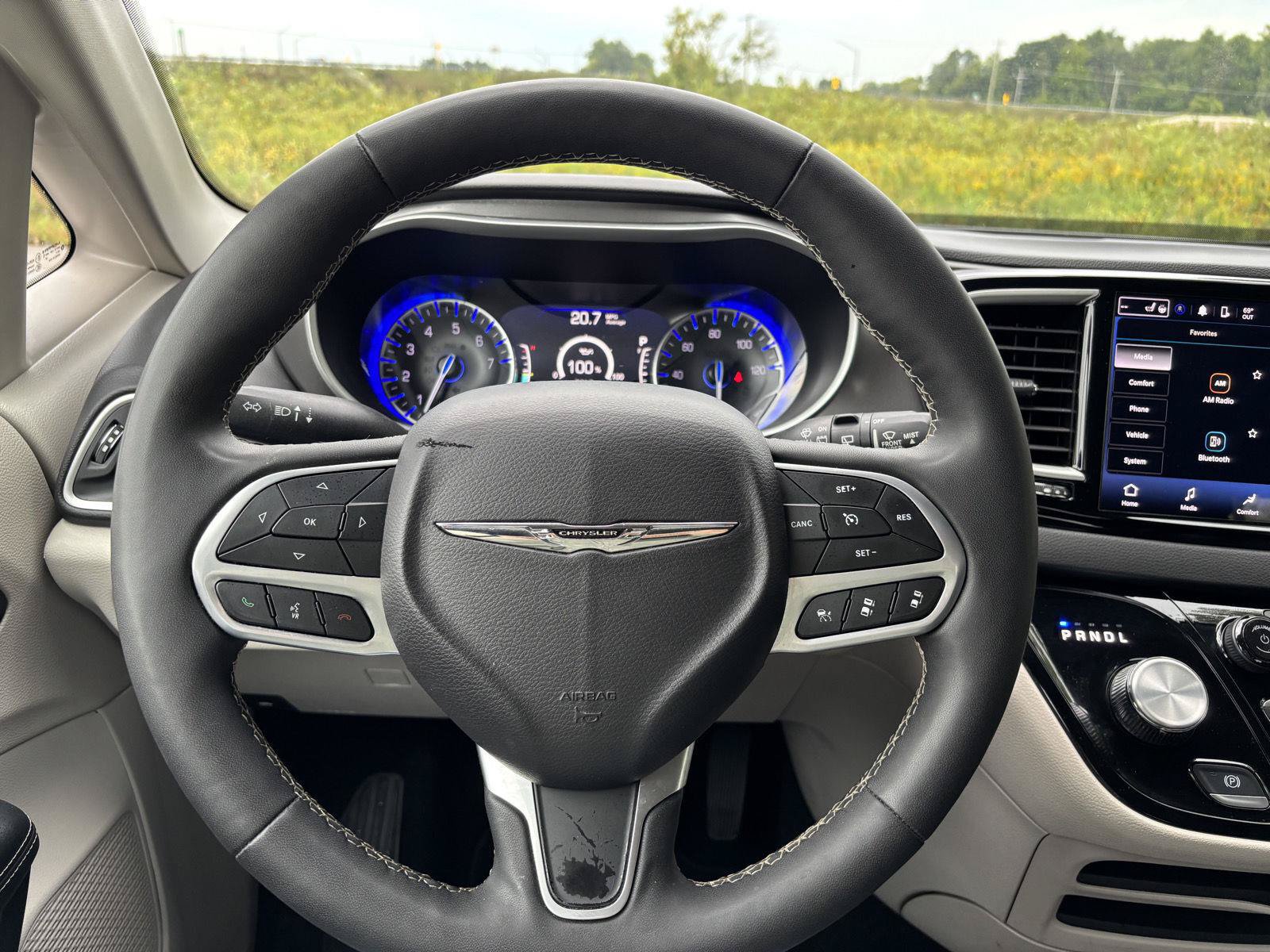 Used 2024 Chrysler Pacifica Touring-L FWD image 26
