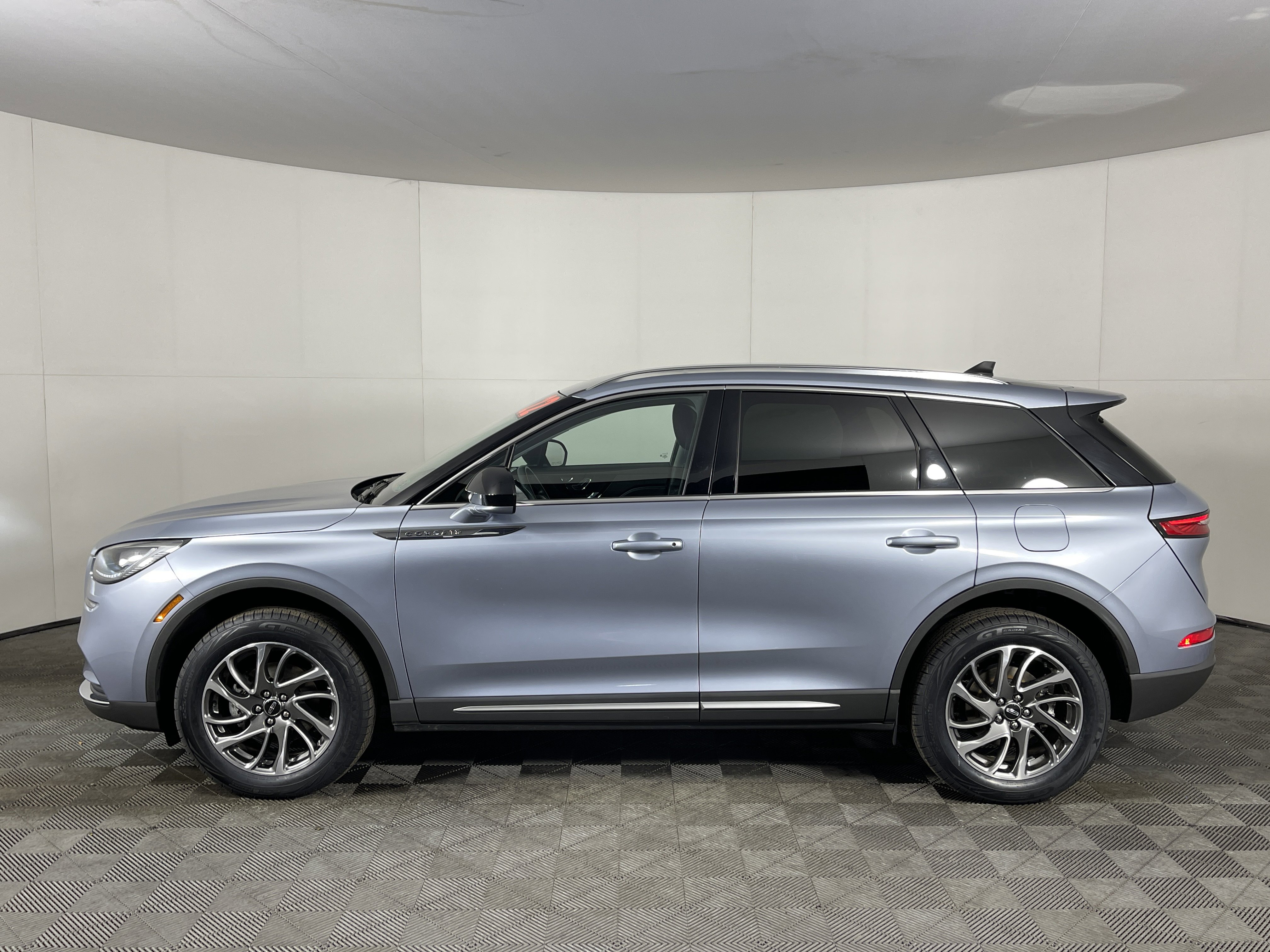 Used 2022 Lincoln Corsair AWD w/ Equipment Group 101A image 3