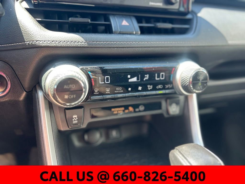 Used 2021 Toyota RAV4 XLE w/ Carpet Mat Package (TMS) AWD/4WD image 18