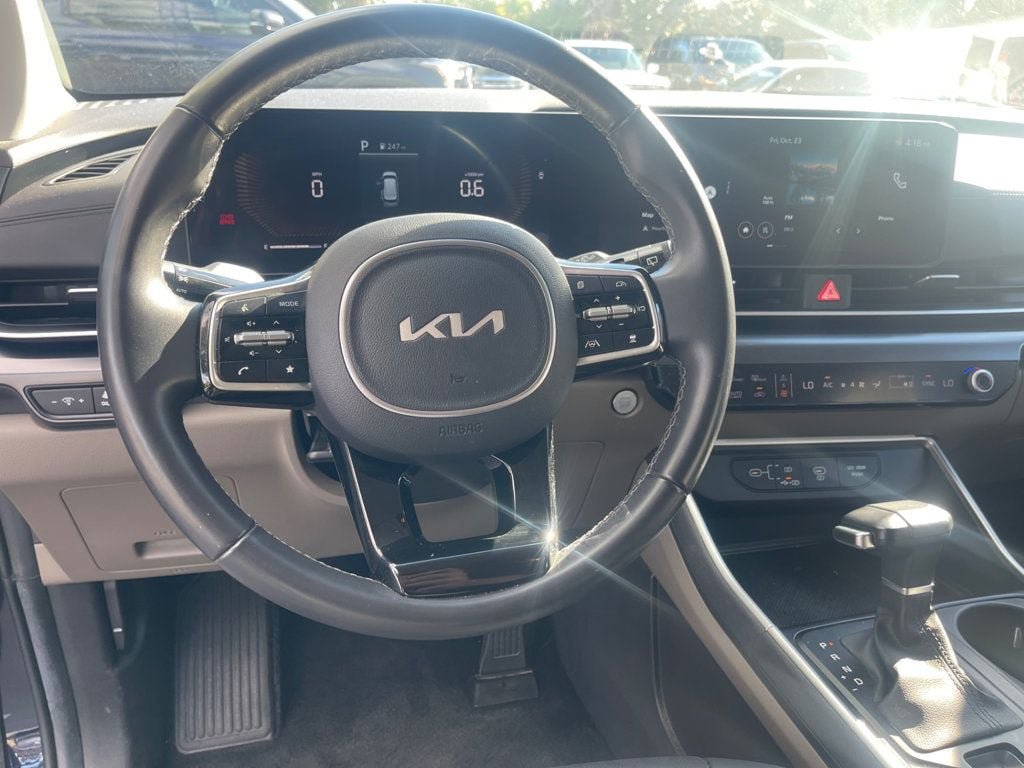Used 2026 Kia Carnival FWD image 15