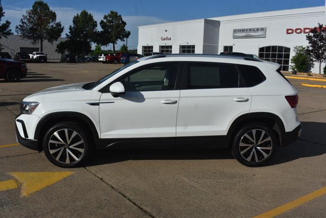 Used 2024 Volkswagen Taos SE FWD image 9