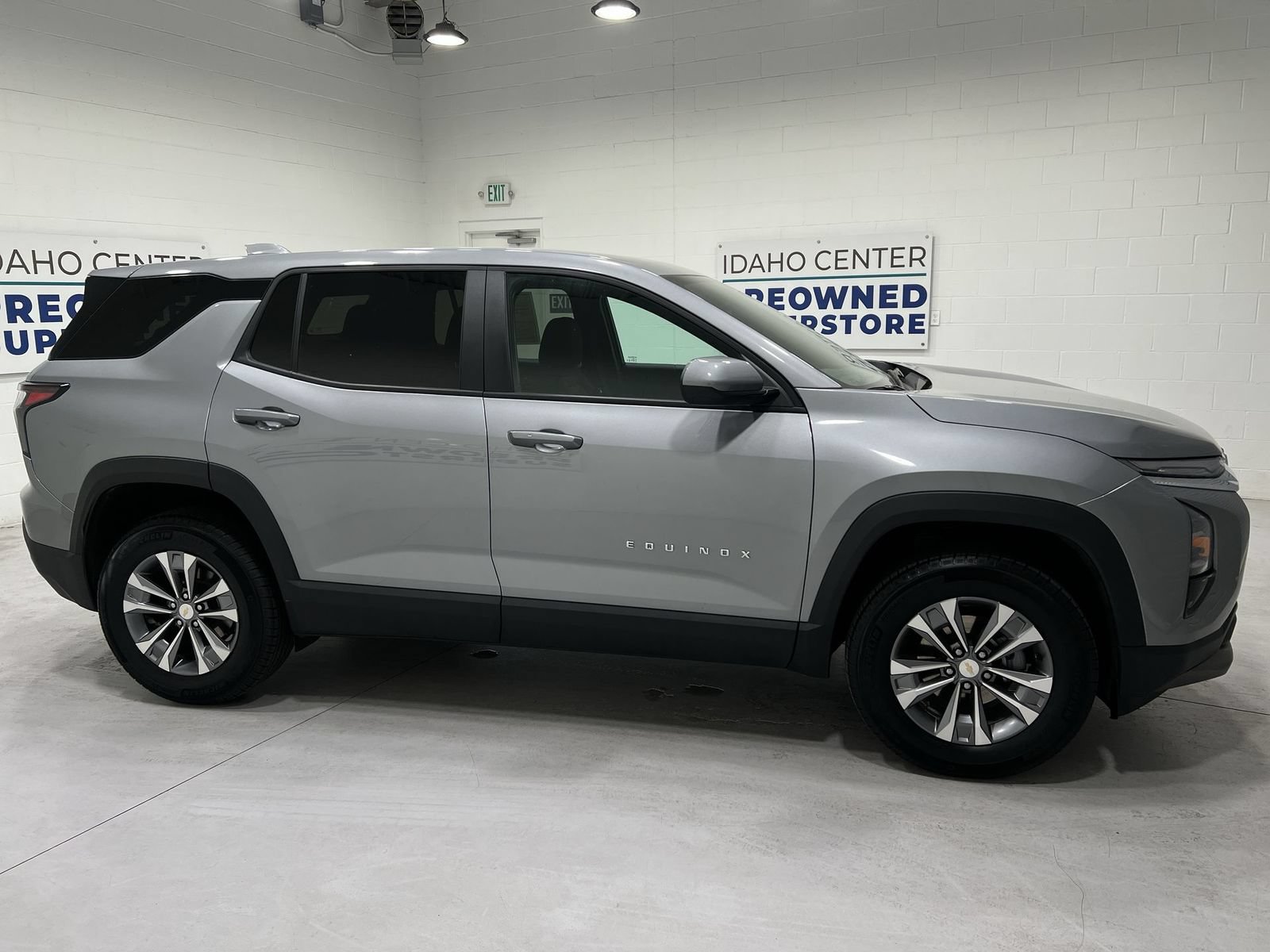 Used 2025 Chevrolet Equinox LT AWD/4WD image 9