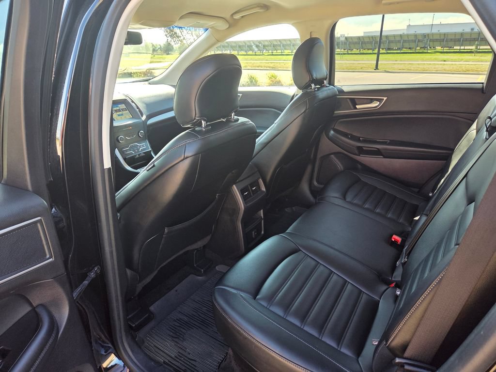 Used 2019 Ford Edge SEL w/ Cold Weather Package AWD/4WD image 38