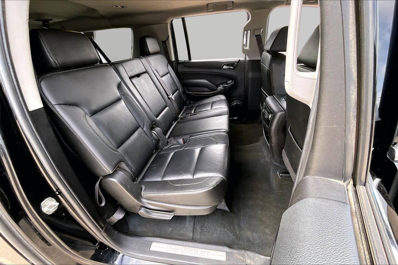 Used 2017 Chevrolet Suburban LT RWD image 18
