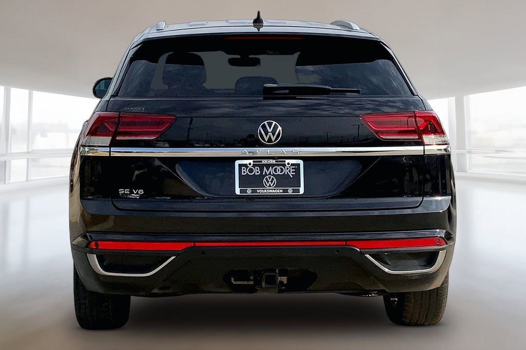 Used 2020 Volkswagen Atlas Cross Sport SE w/ Towing Package image 4