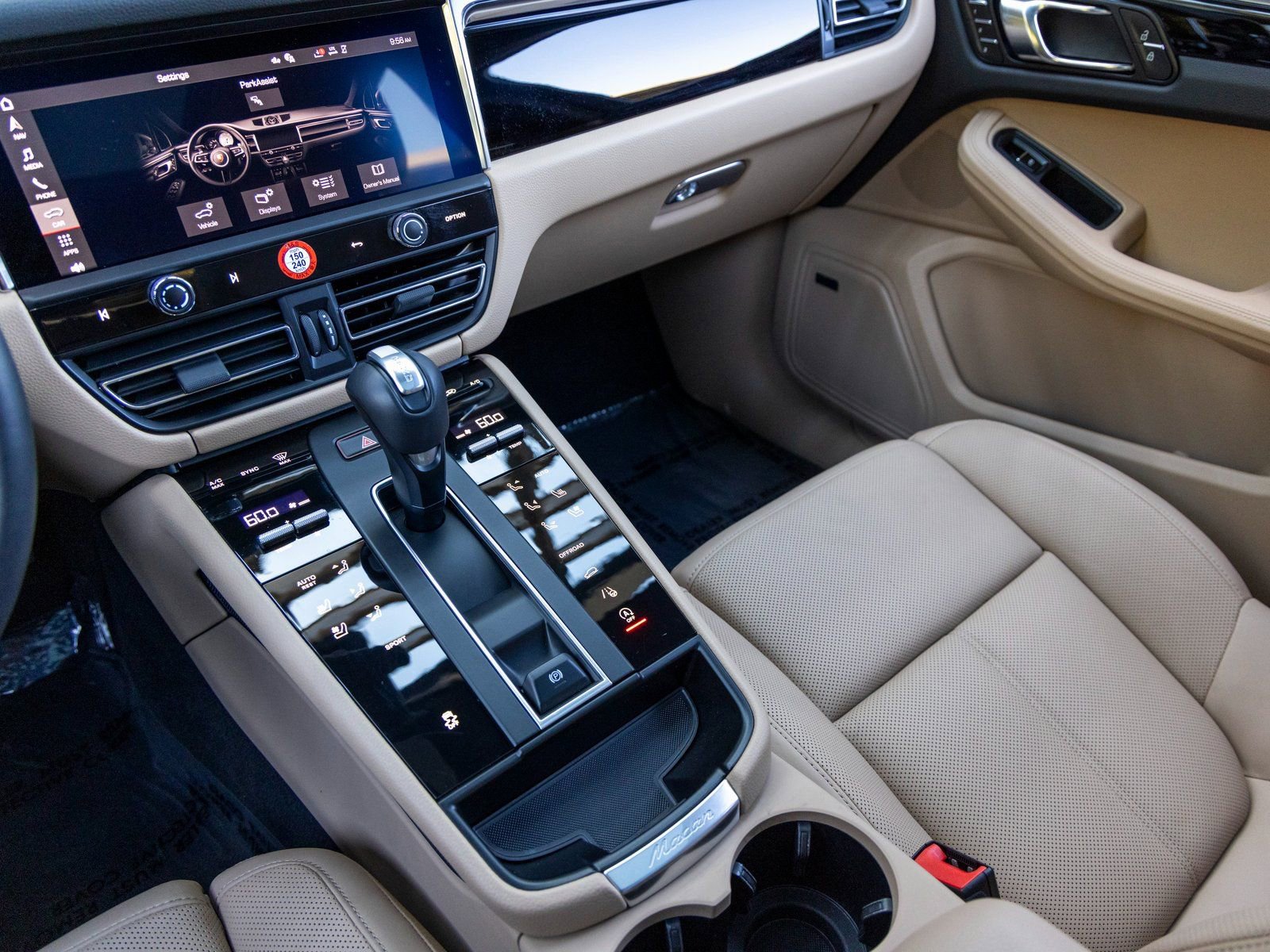 Certified 2025 Porsche Macan image 39