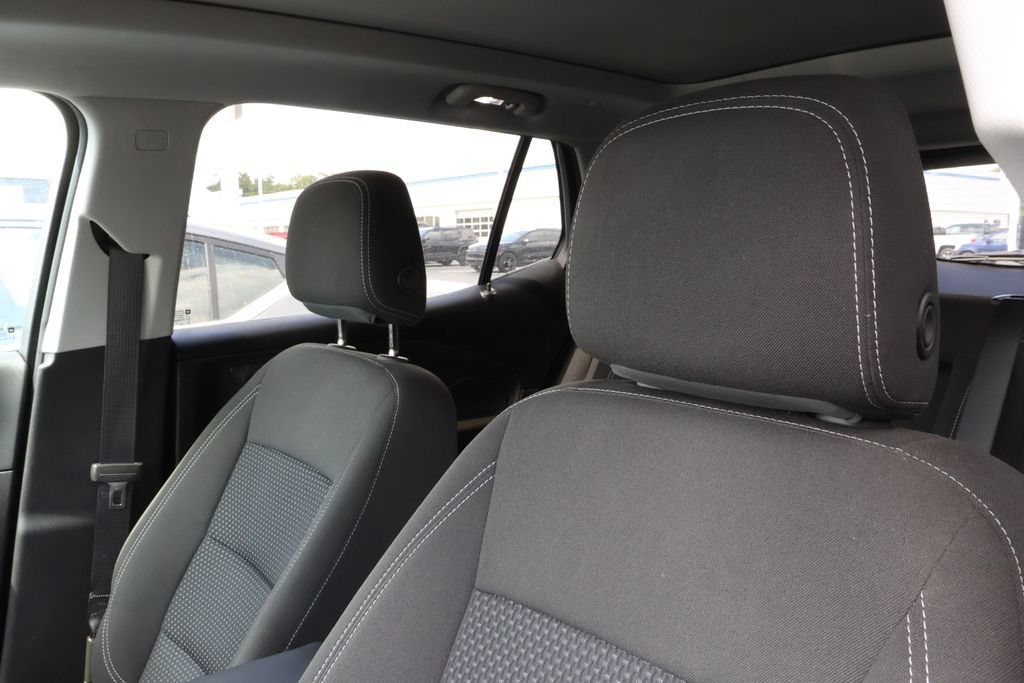Used 2023 GMC Terrain SLE w/ Driver Convenience Package AWD/4WD image 11