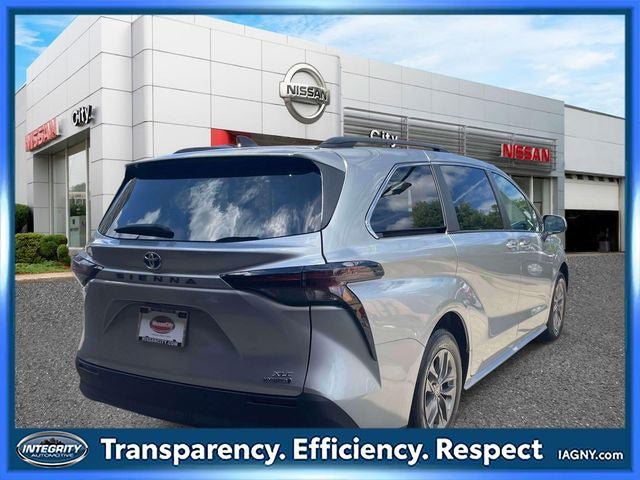 Used 2024 Toyota Sienna XLE FWD image 6