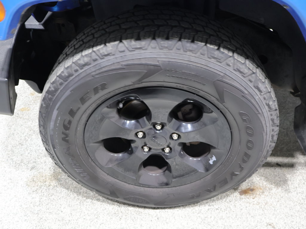 Used 2015 Jeep Wrangler Unlimited Sahara AWD/4WD image 9