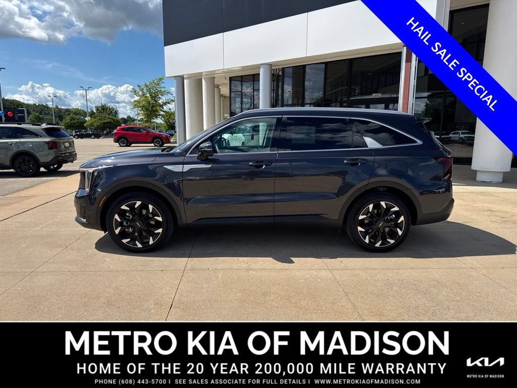 Used 2025 Kia Sorento EX FWD image 2