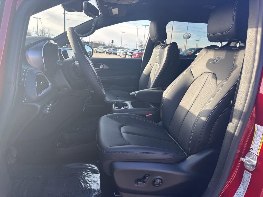 New 2026 Chrysler Pacifica Select w/ S Appearance Package FWD image 5