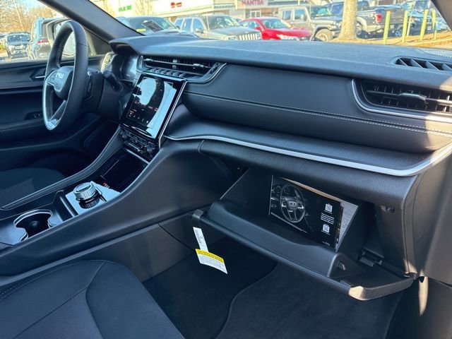 Used 2025 Jeep Grand Cherokee Laredo w/ Luxury Tech Group I image 27