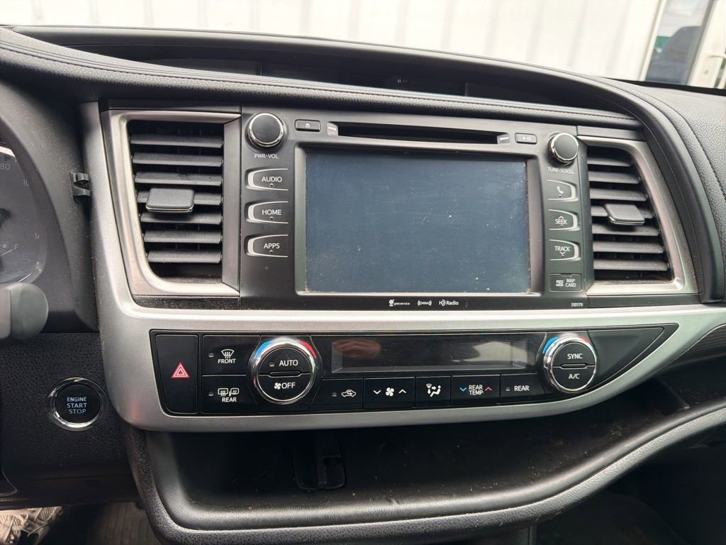 Used 2017 Toyota Highlander SE AWD/4WD image 16