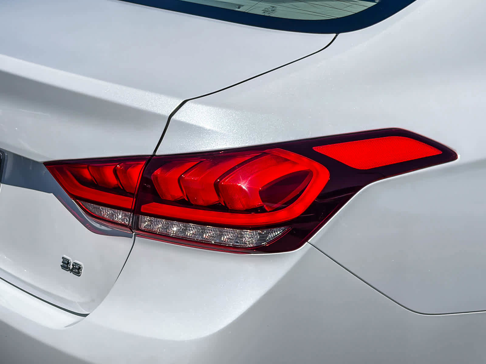 Used 2018 Genesis G80 3.8 RWD image 8