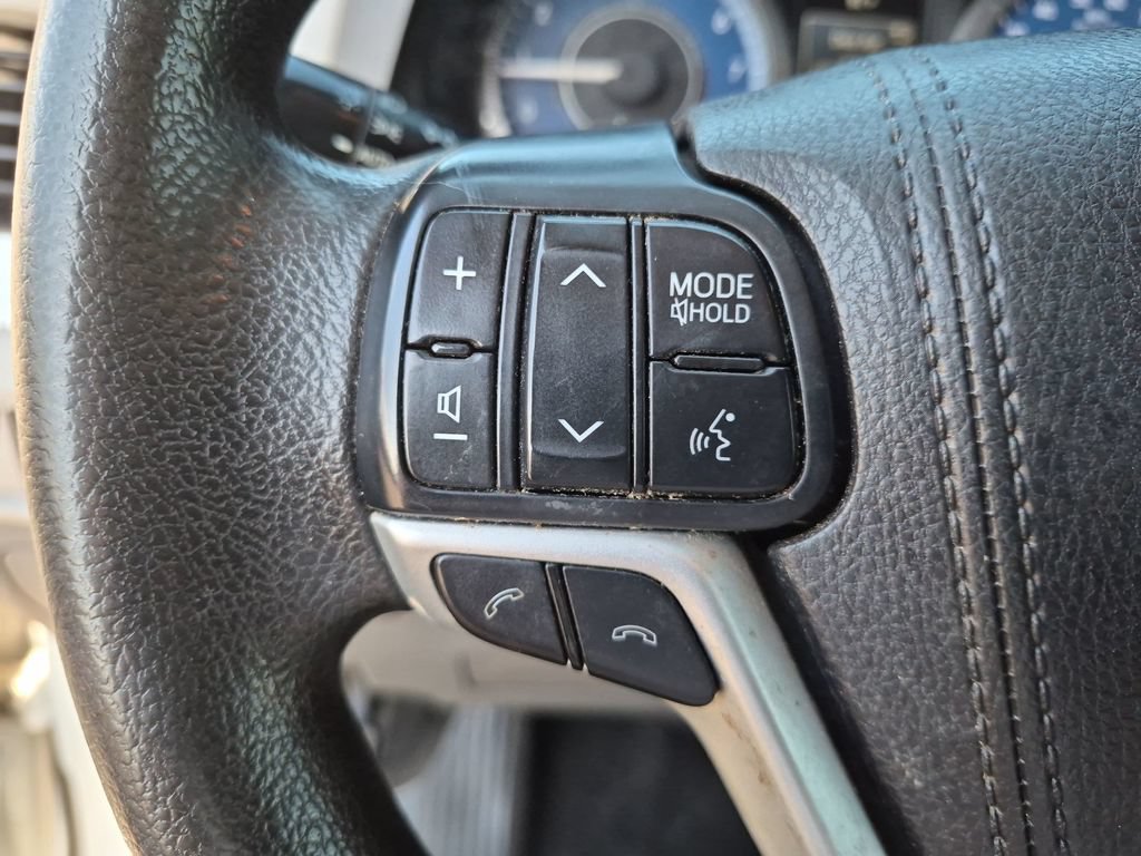 Used 2018 Toyota Sienna LE w/ Carpet Mat Package FWD image 21