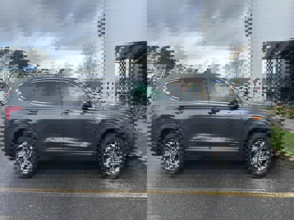 Used 2022 Hyundai Santa Fe SE w/ Cargo Package image 4