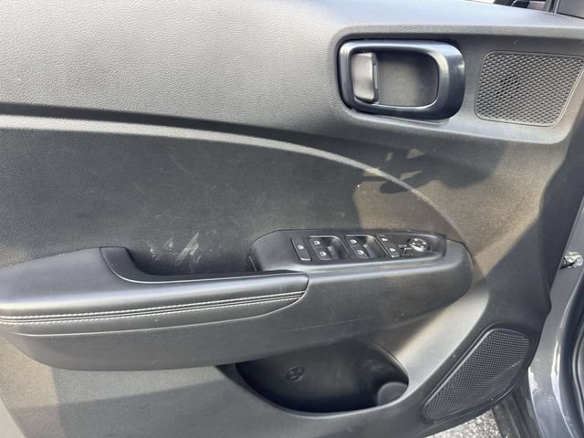 Used 2024 Hyundai Venue Limited FWD image 21