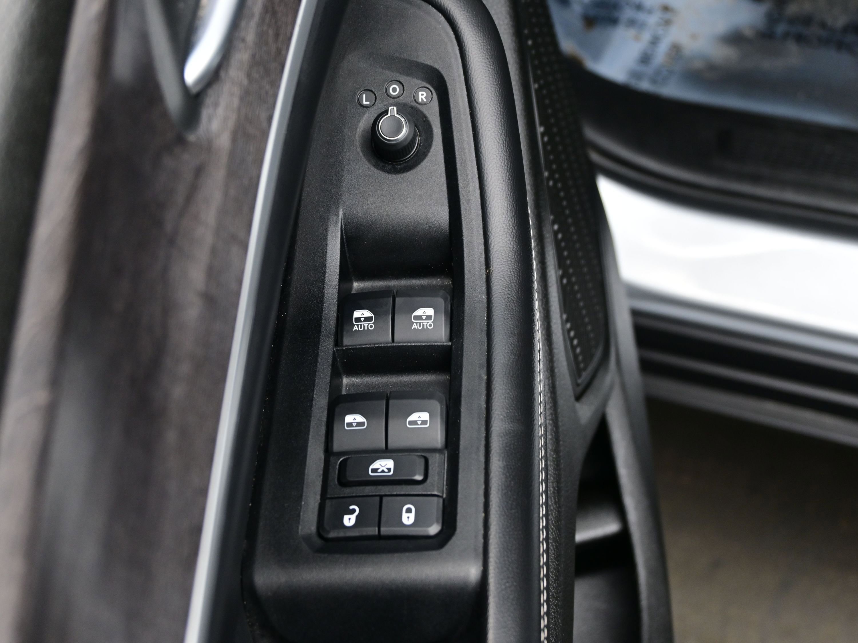 Used 2024 Jeep Grand Cherokee Limited image 10