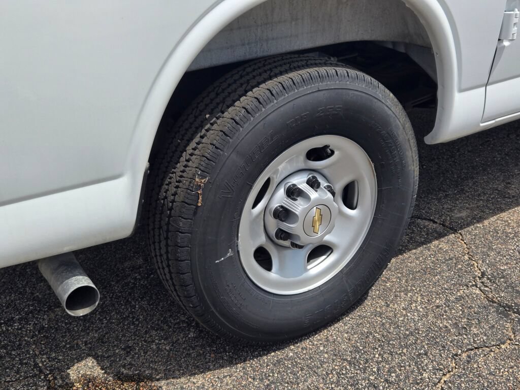Used 2025 Chevrolet Express 2500 w/ Driver Convenience Package RWD image 11