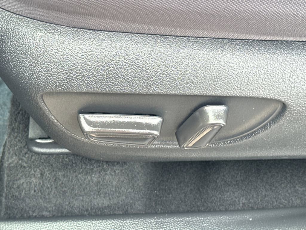 Used 2024 Toyota Highlander LE image 46