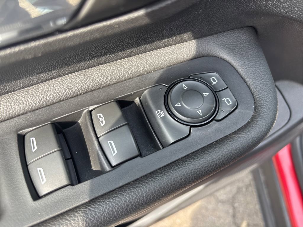 Used 2023 GMC Terrain SLE image 32