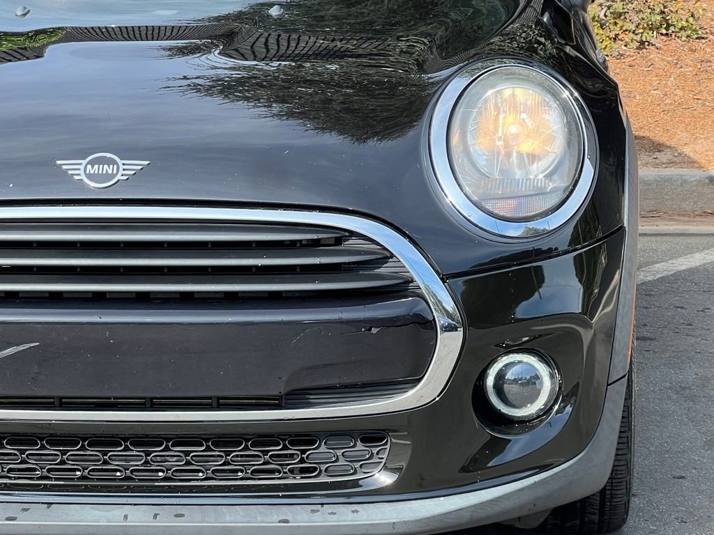 Used 2021 MINI Cooper 4-Door Hardtop image 5