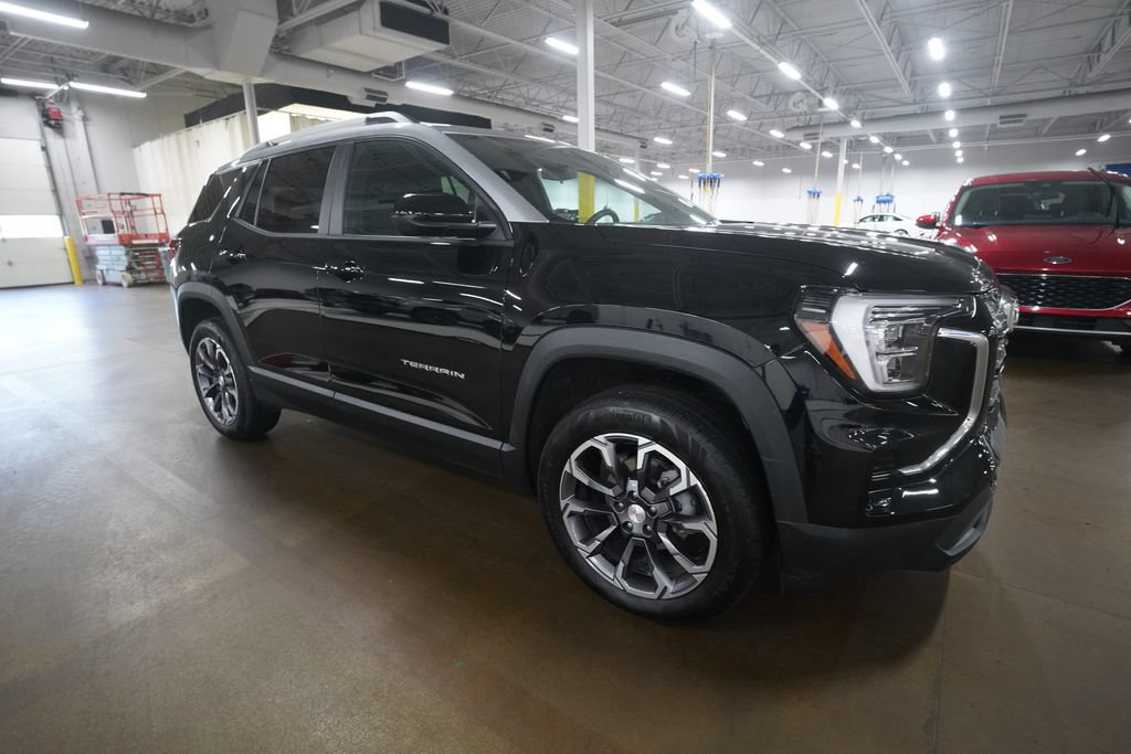 Used 2025 GMC Terrain Elevation w/ Elevation Premium Package AWD/4WD image 36