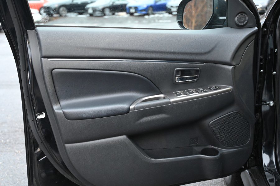 Used 2025 Mitsubishi Outlander Sport SE image 17