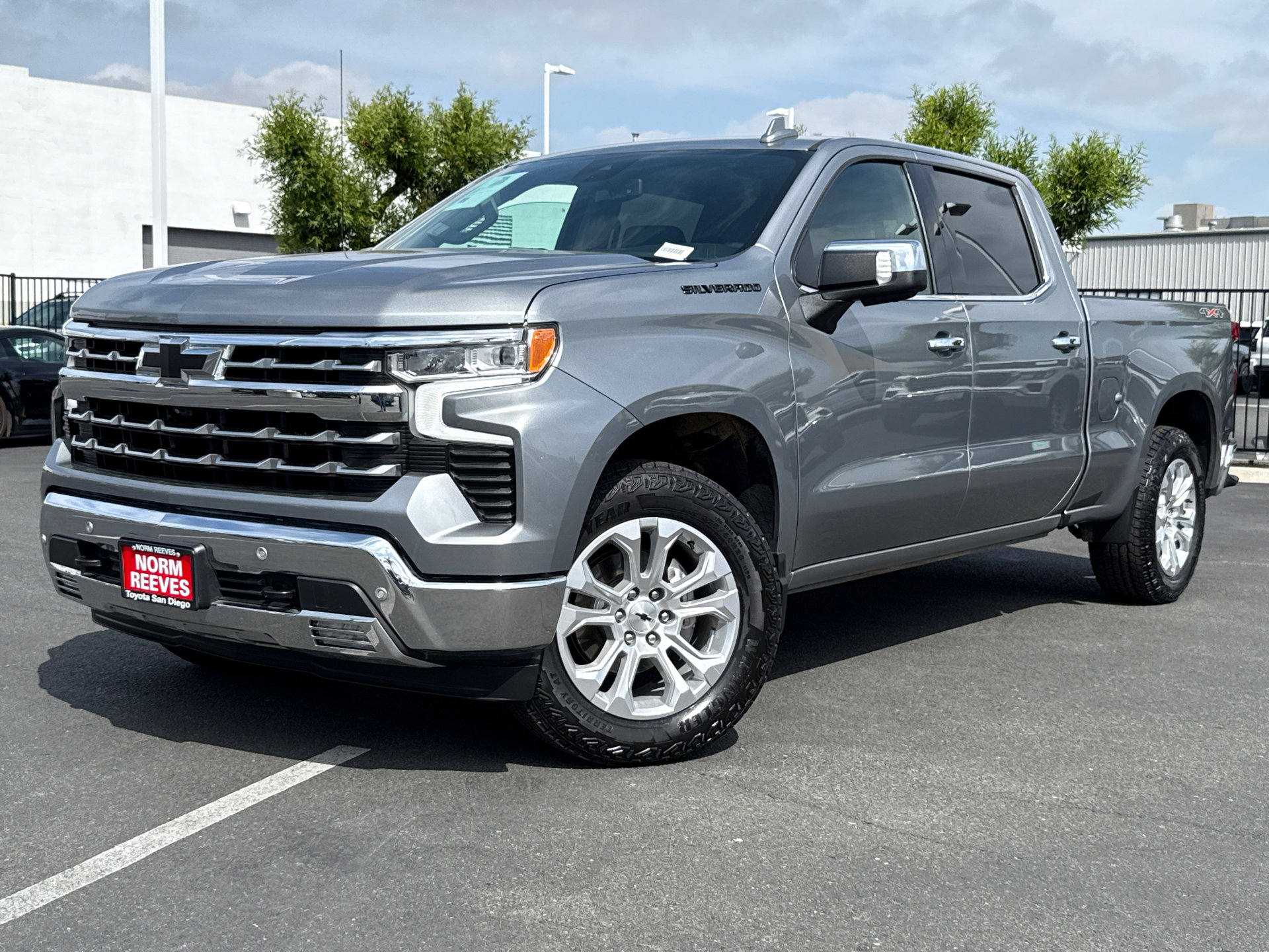 Used 2023 Chevrolet Silverado 1500 LTZ w/ LTZ Convenience Package II AWD/4WD image 2