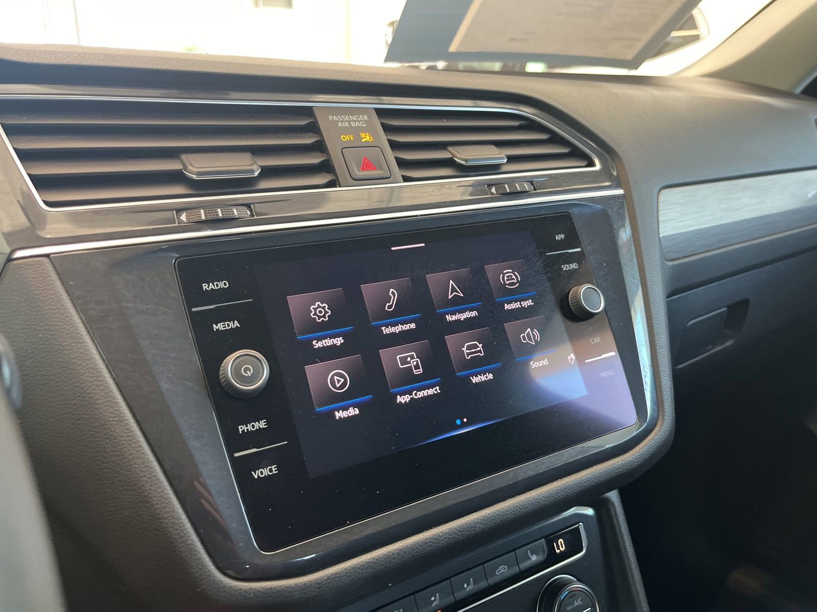 Certified 2021 Volkswagen Tiguan SE image 22