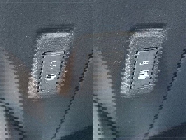 Used 2025 Toyota Corolla SE image 25