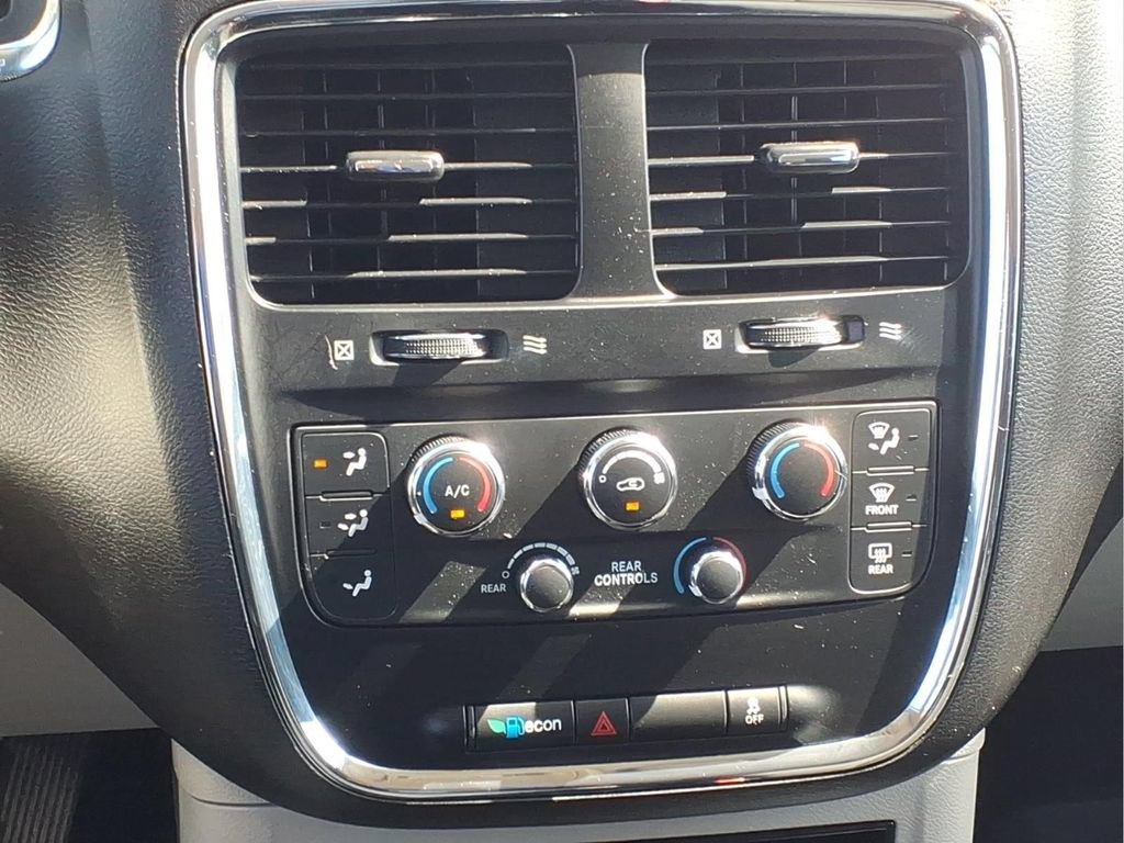 Used 2020 Dodge Grand Caravan SE w/ UConnect Hands-Free Group FWD image 18