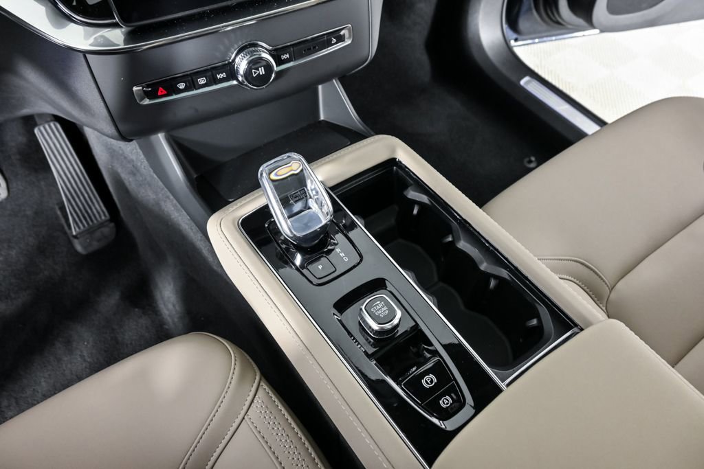 Certified 2026 Volvo XC90 B6 Plus w/ Protection Package Premier AWD/4WD image 19