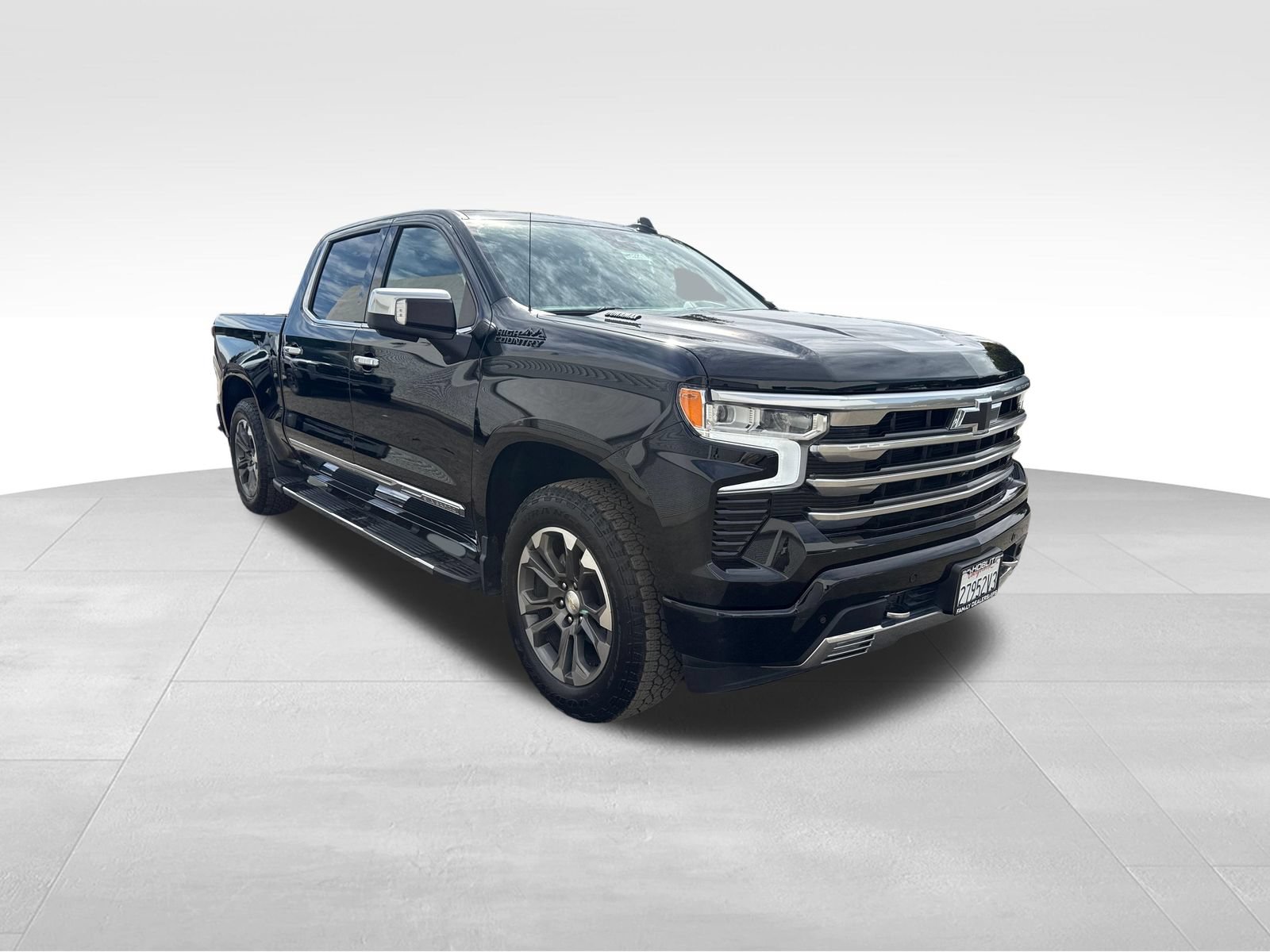 Used 2023 Chevrolet Silverado 1500 High Country w/ Technology Package AWD/4WD image 7