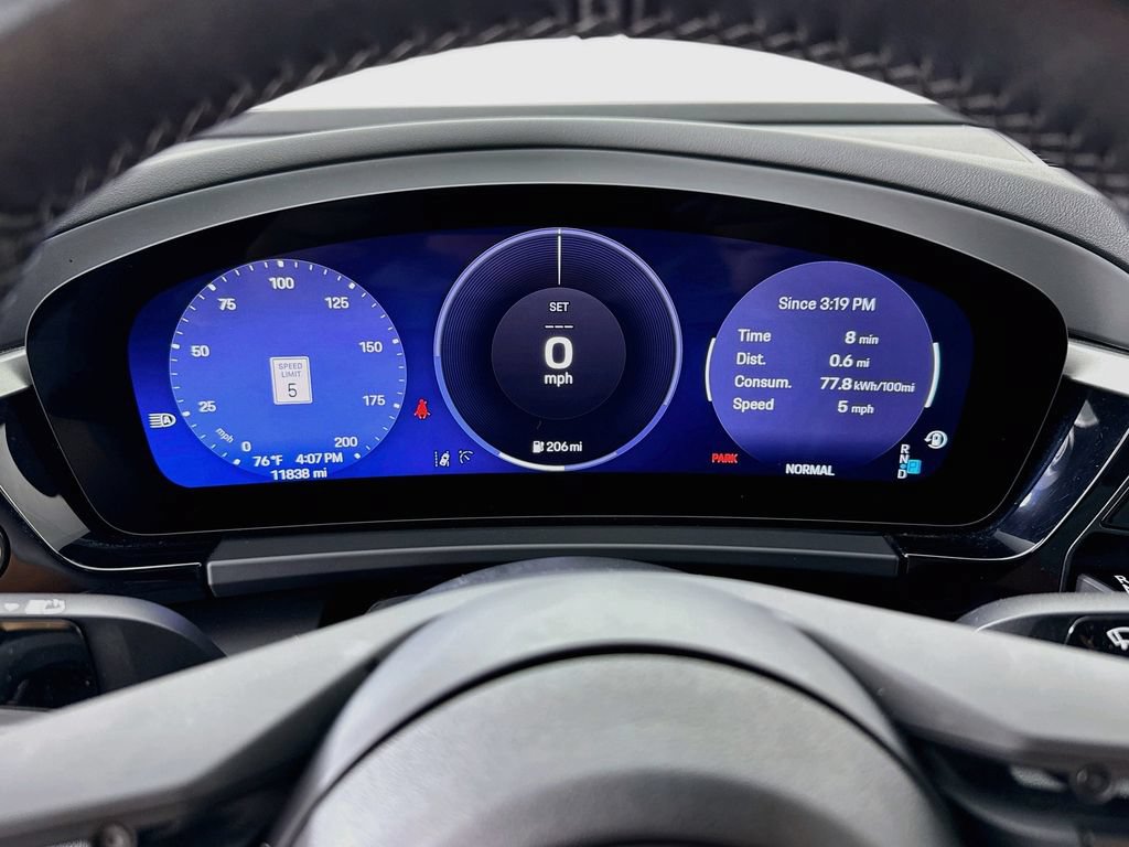 Certified 2025 Porsche Macan Electric RWD image 16