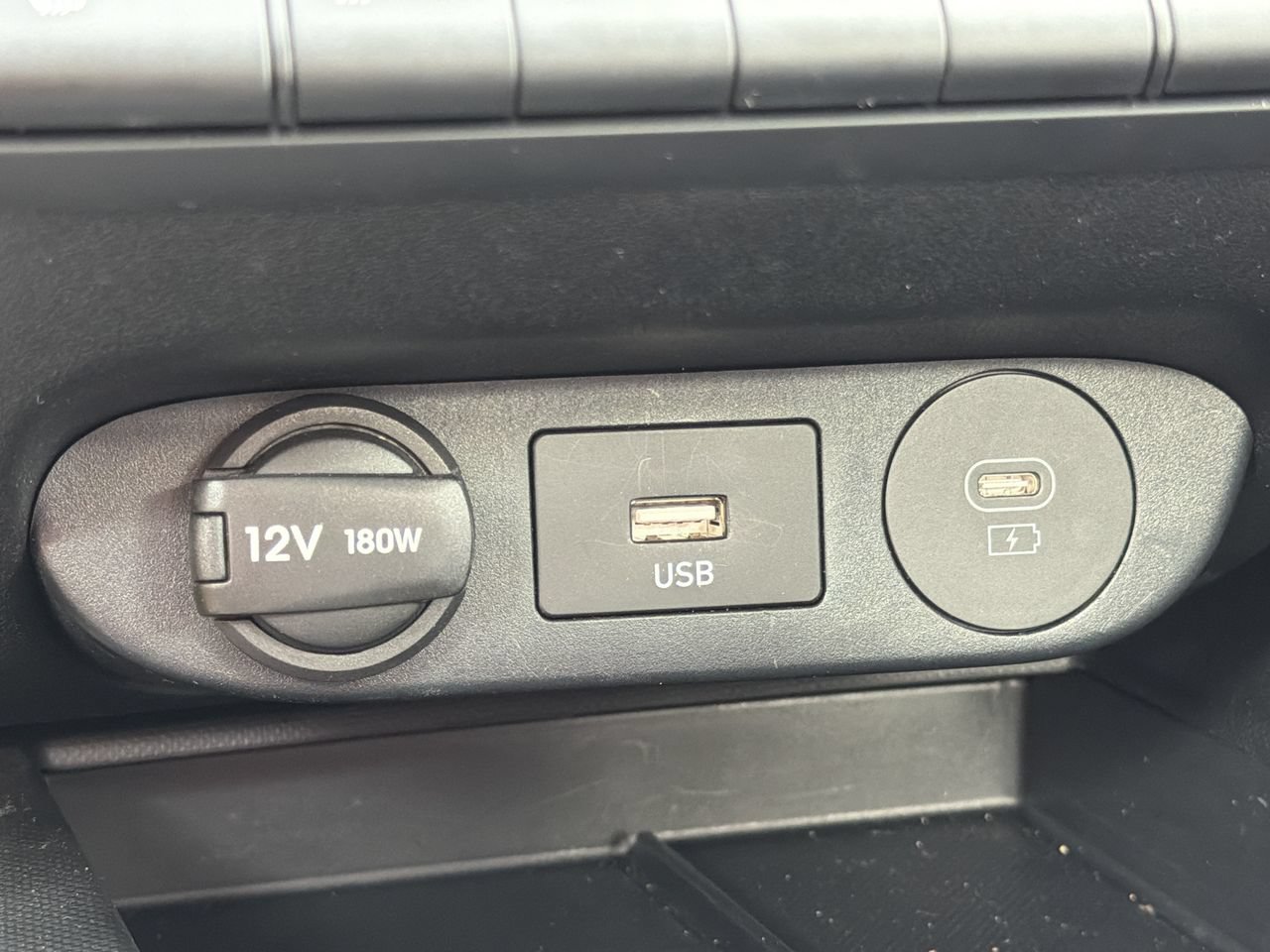 Used 2025 Hyundai Elantra Limited FWD image 6