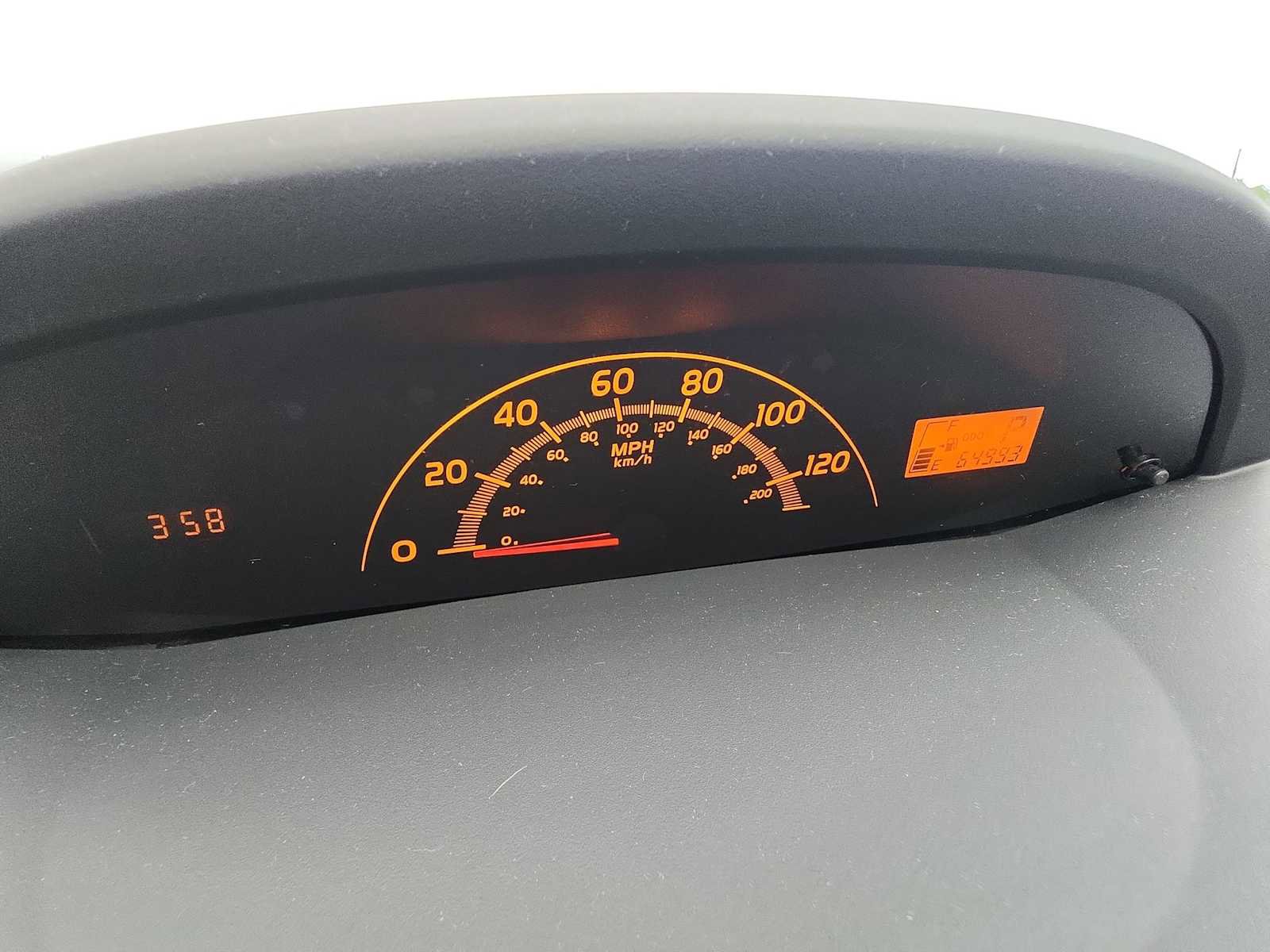 Used 2011 Toyota Yaris 4-Door Hatchback image 17