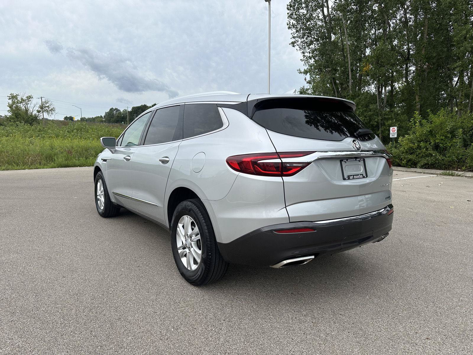 Used 2019 Buick Enclave Essence FWD image 3