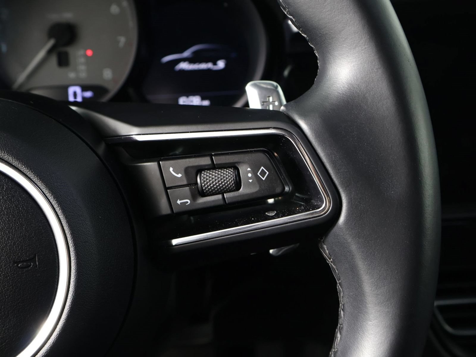 Certified 2023 Porsche Macan S AWD/4WD image 15