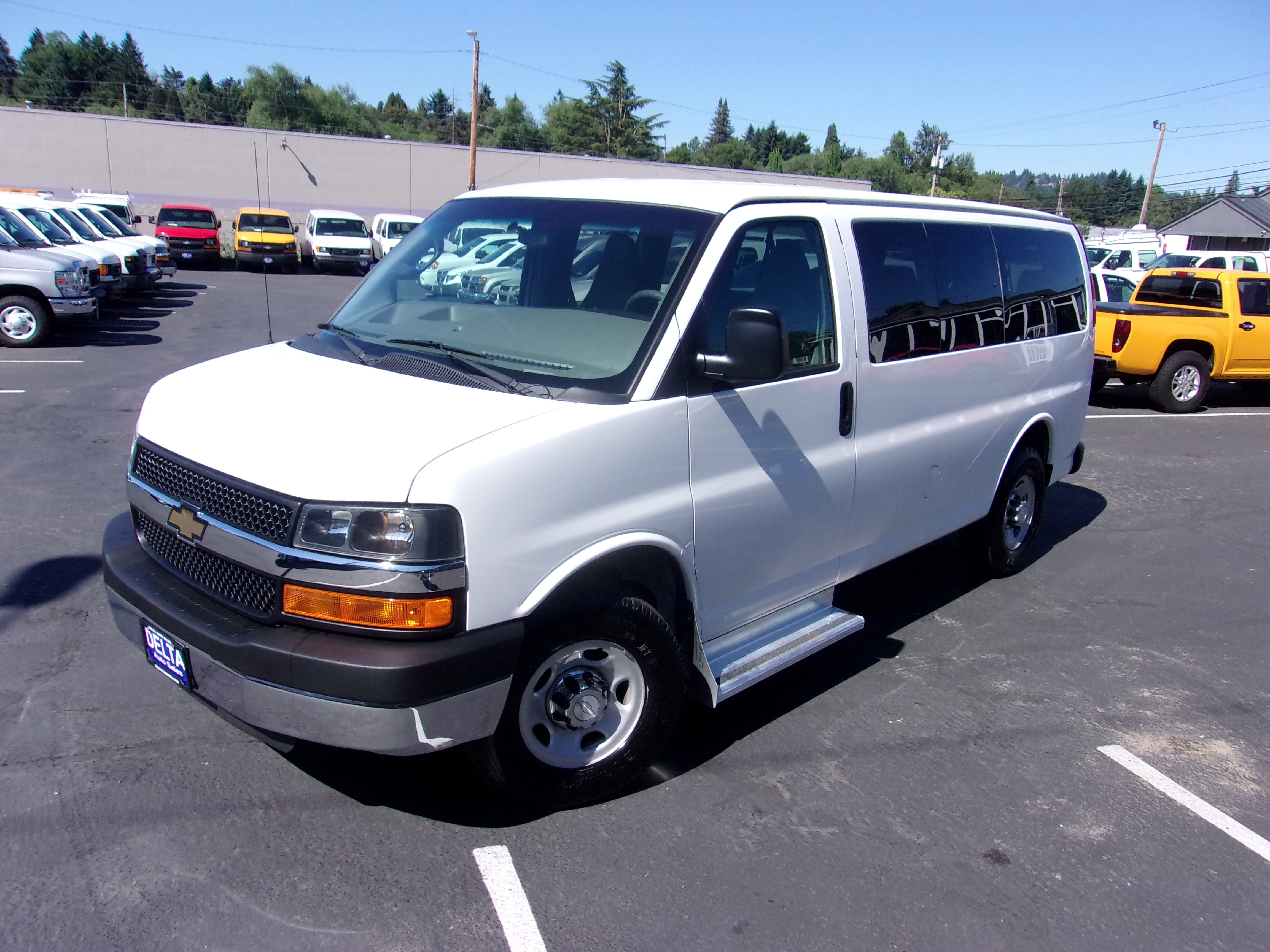 Used 2016 Chevrolet Express 3500 LT w/ LT Preferred Equipment Group image 3