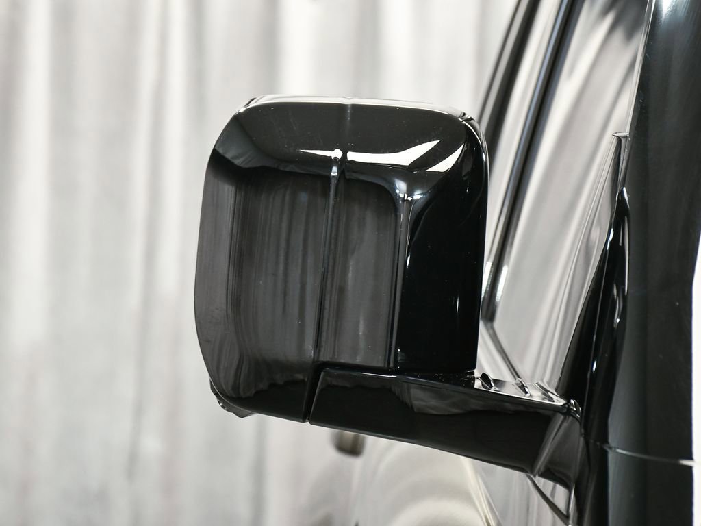 Used 2024 Land Rover Defender 130 X-Dynamic SE image 80